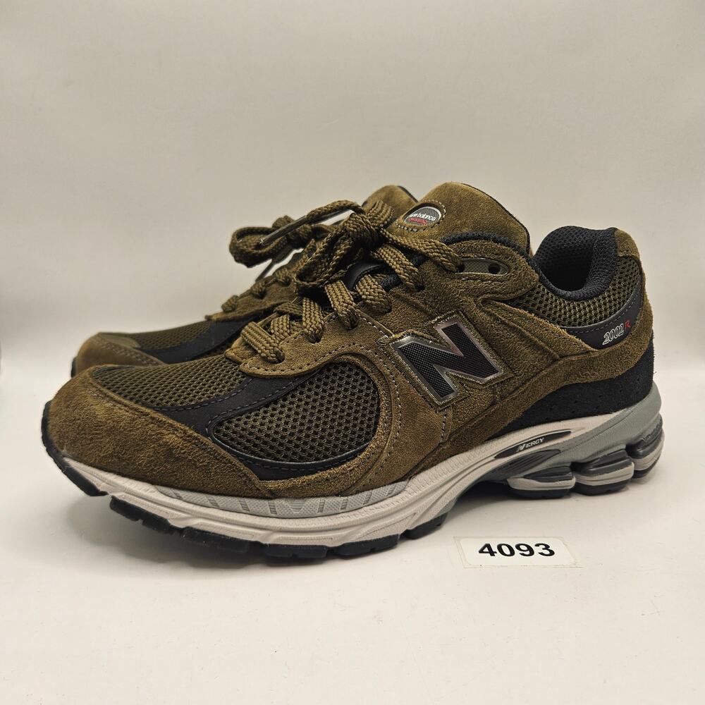NEW BALANCE WOMEN'S 7.5 U2002RR OLIVE GREEN BLACK LOW TOP SNEAKER NWOB